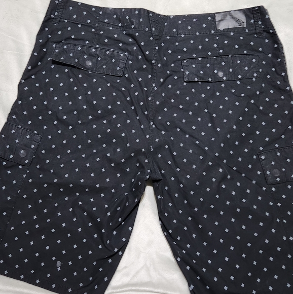 LRG Shorts Size 38 - Picture 3 of 3